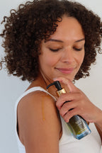 Model applying MARA Sea Sculpt Body Oil