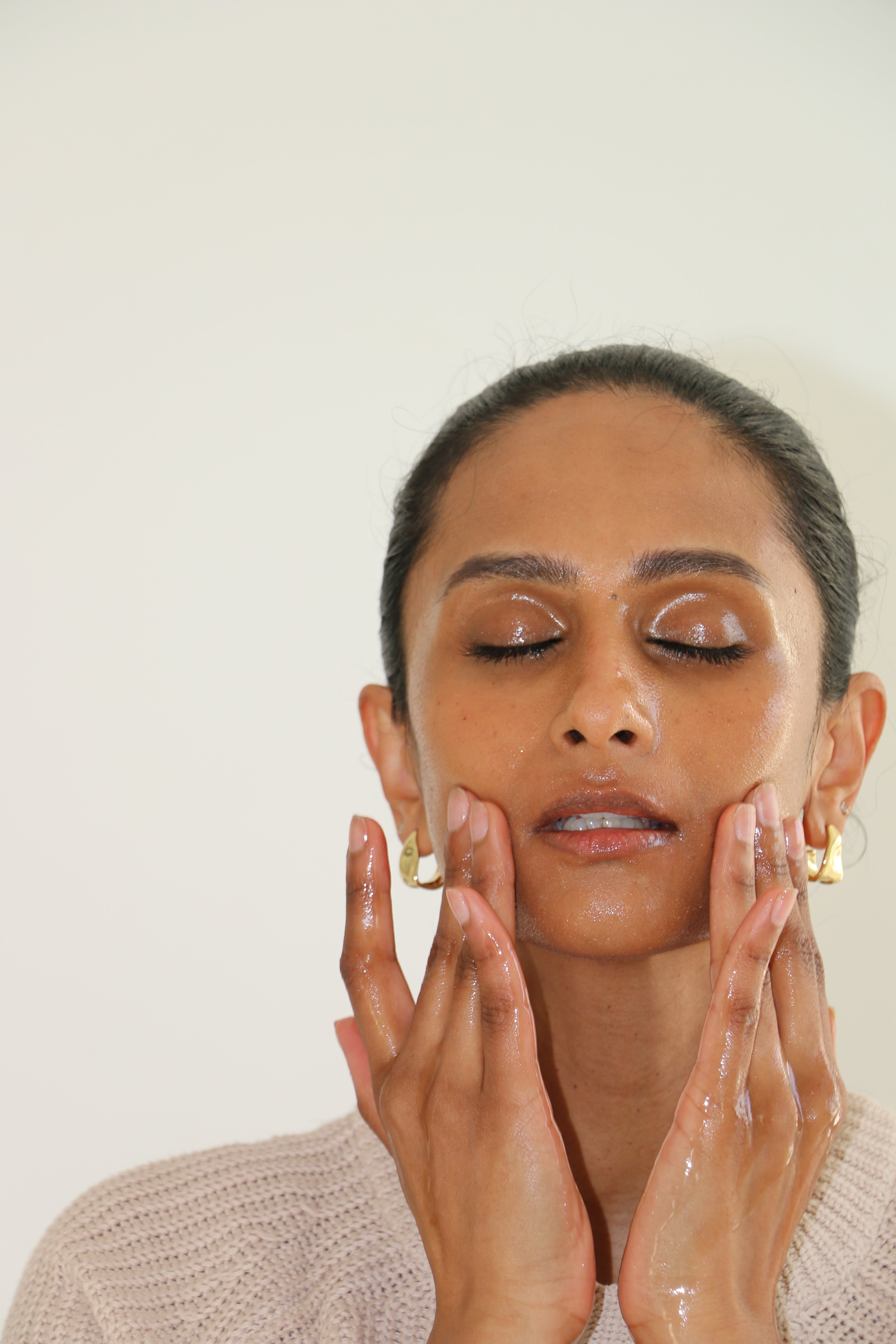 MARA Algae Enzyme Cleansing Oil – Hydrating Makeup Remover
