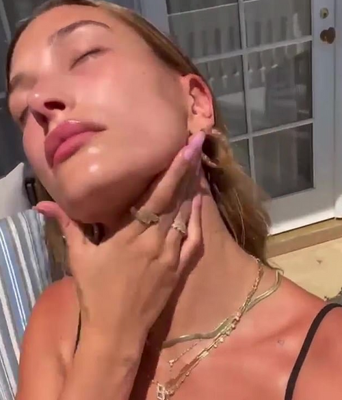 Hailey Bieber reveals 'best things you can put on your skin' which causes her to look like a 'glazed donut'... after sharing she suffers from Perioral dermatitis