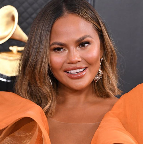 Hold Up, Chrissy Teigen Just Revealed the Exact Face Oil She Uses | Mara Beauty