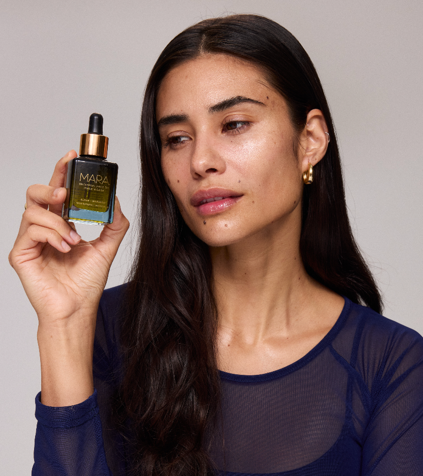 model holding mara universal face oil
